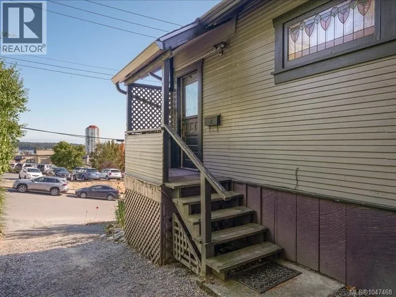 85 Robarts St
