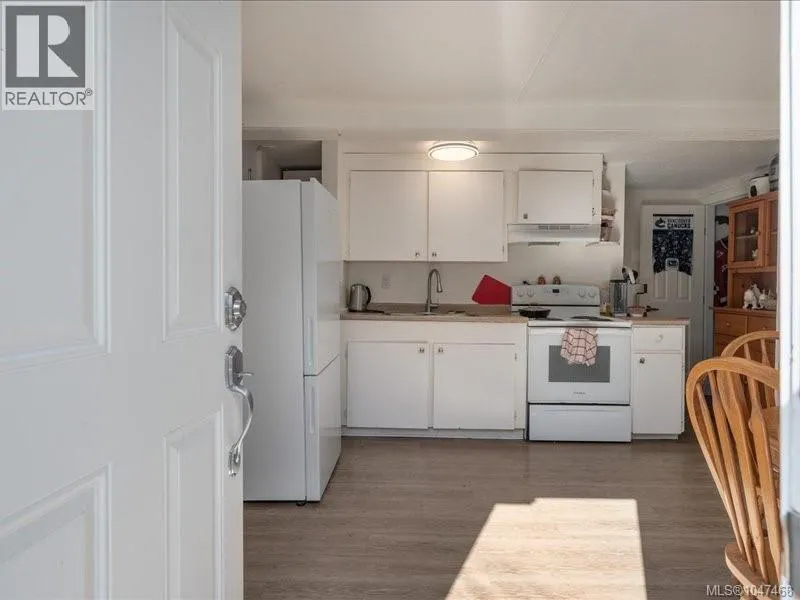 85 Robarts St