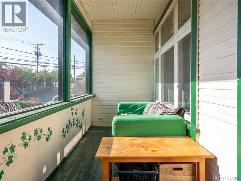 85 Robarts St