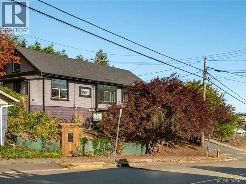 85 Robarts St
