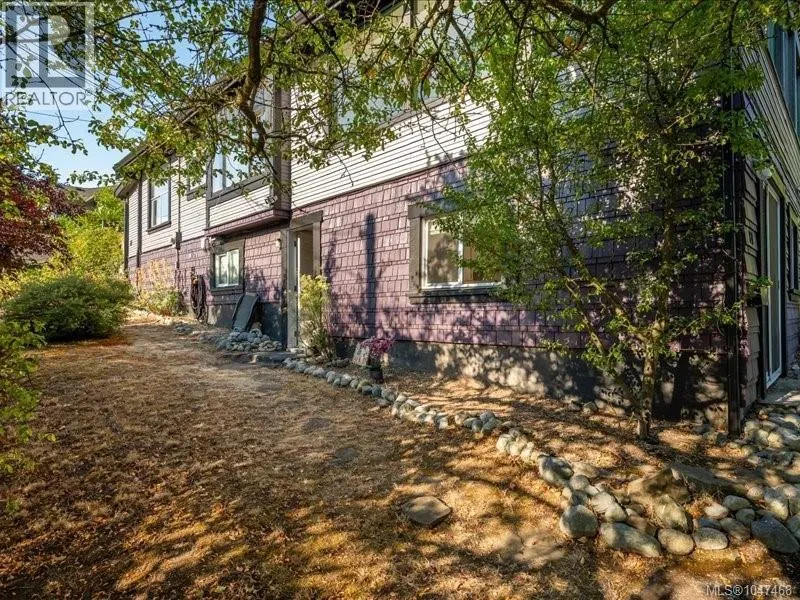 85 Robarts St