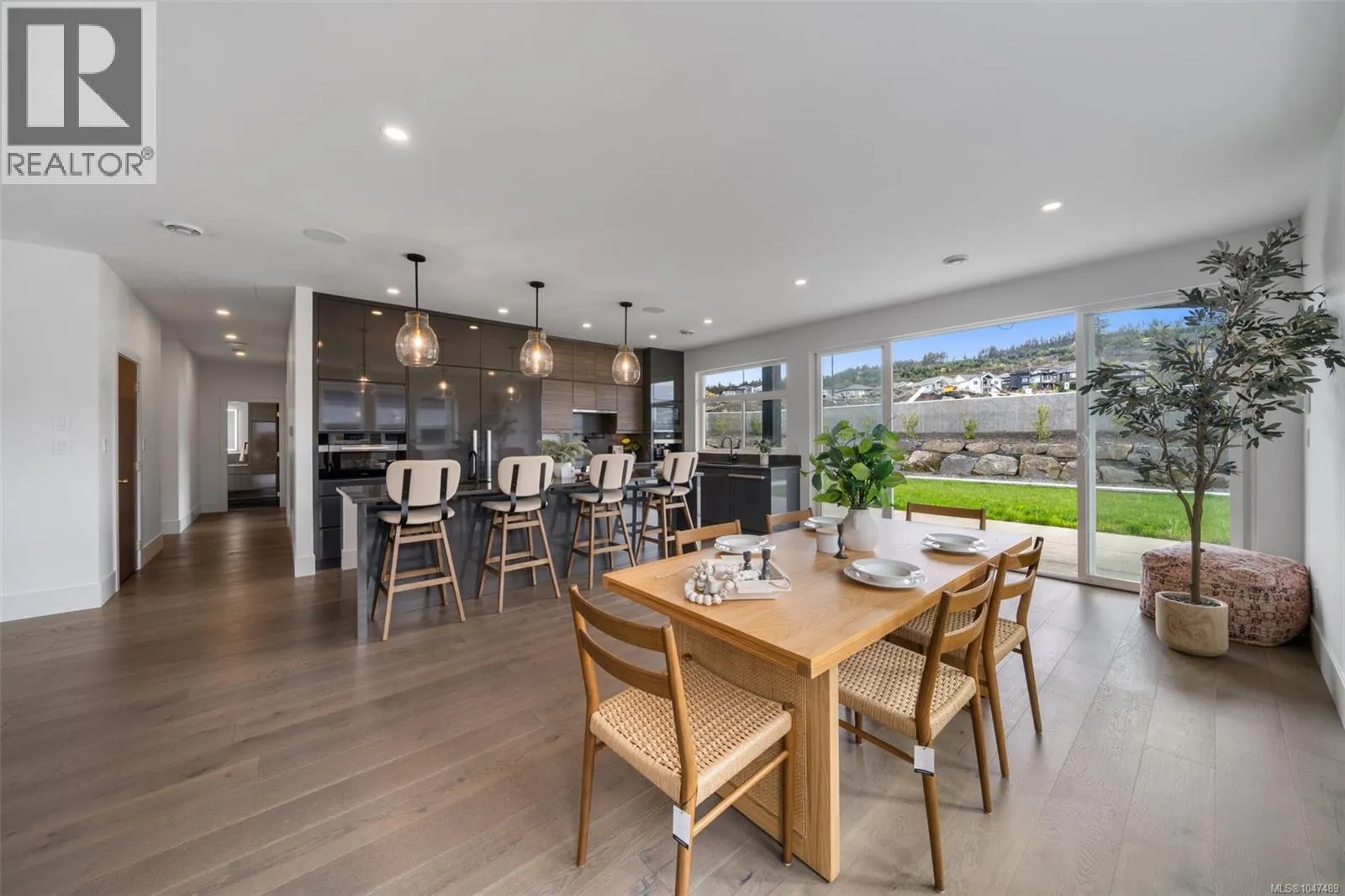 1221 Viewtop Rd