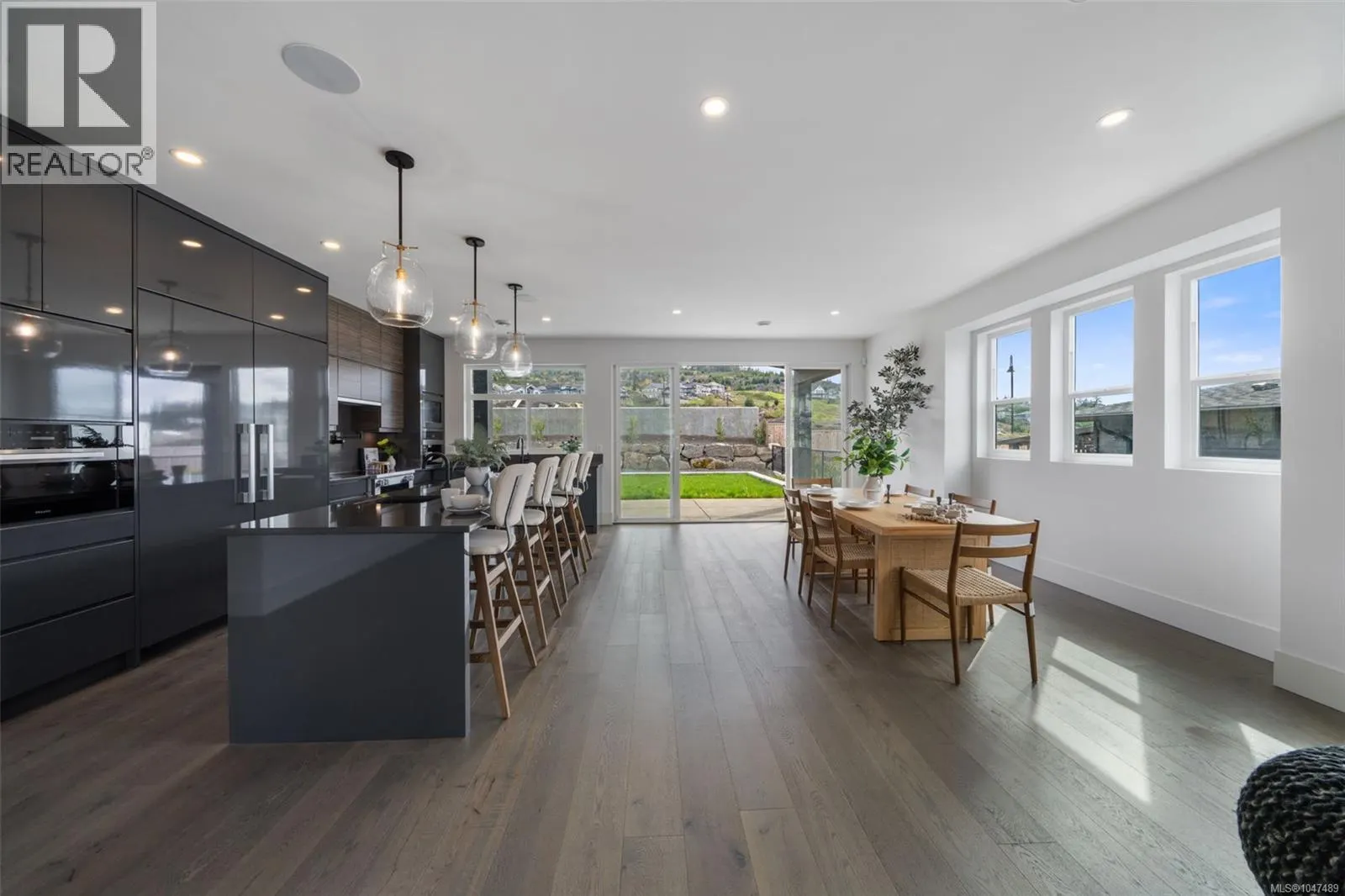 1221 Viewtop Rd