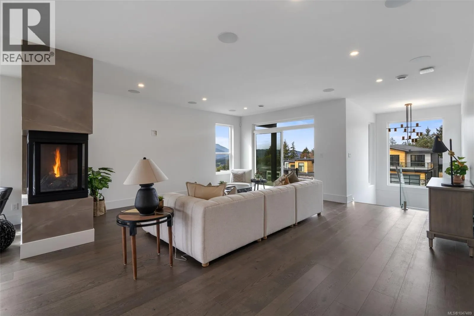 1221 Viewtop Rd