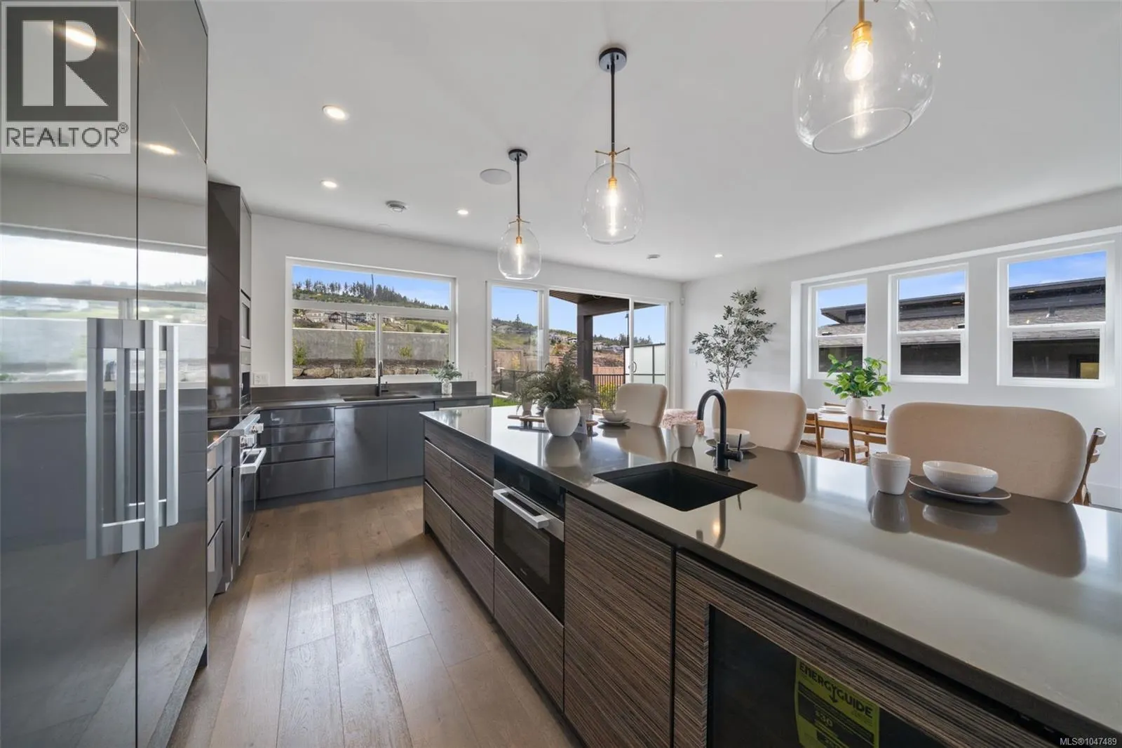 1221 Viewtop Rd