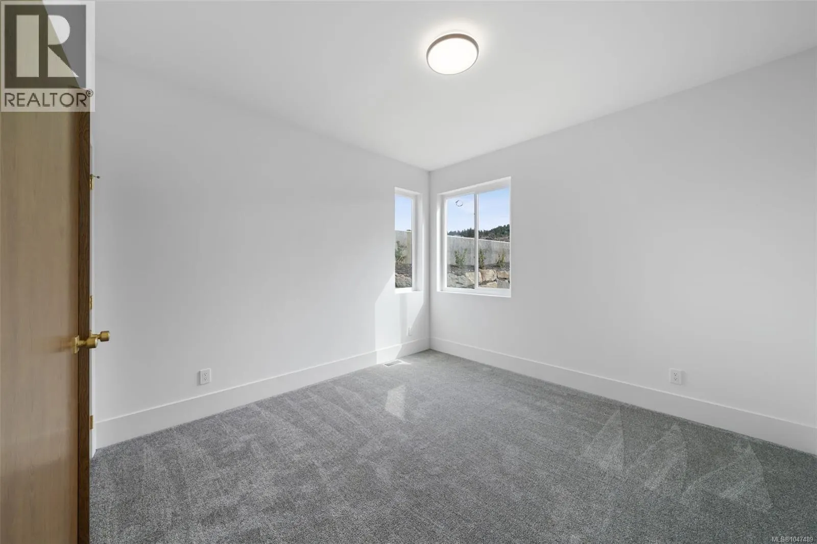 1221 Viewtop Rd
