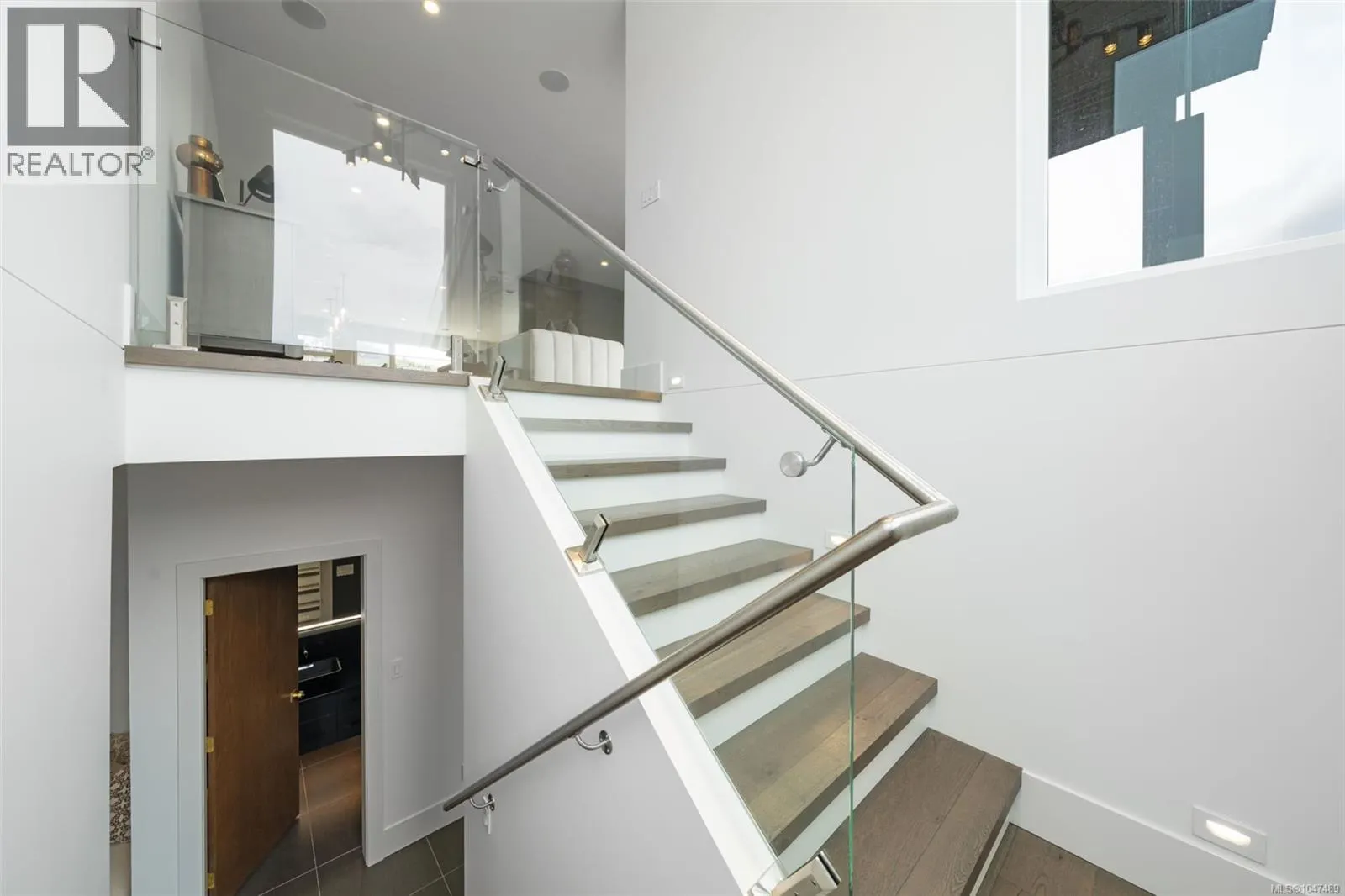 1221 Viewtop Rd
