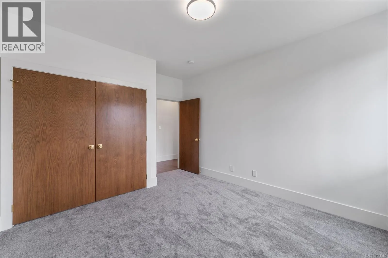 1221 Viewtop Rd