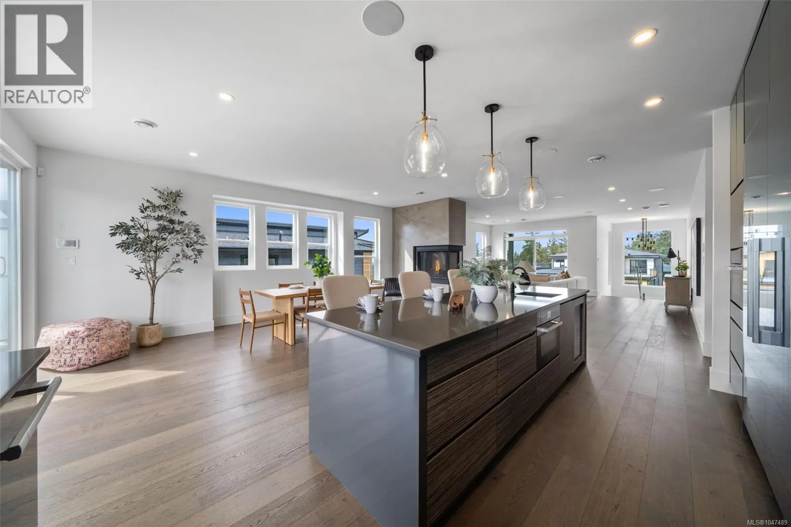 1221 Viewtop Rd