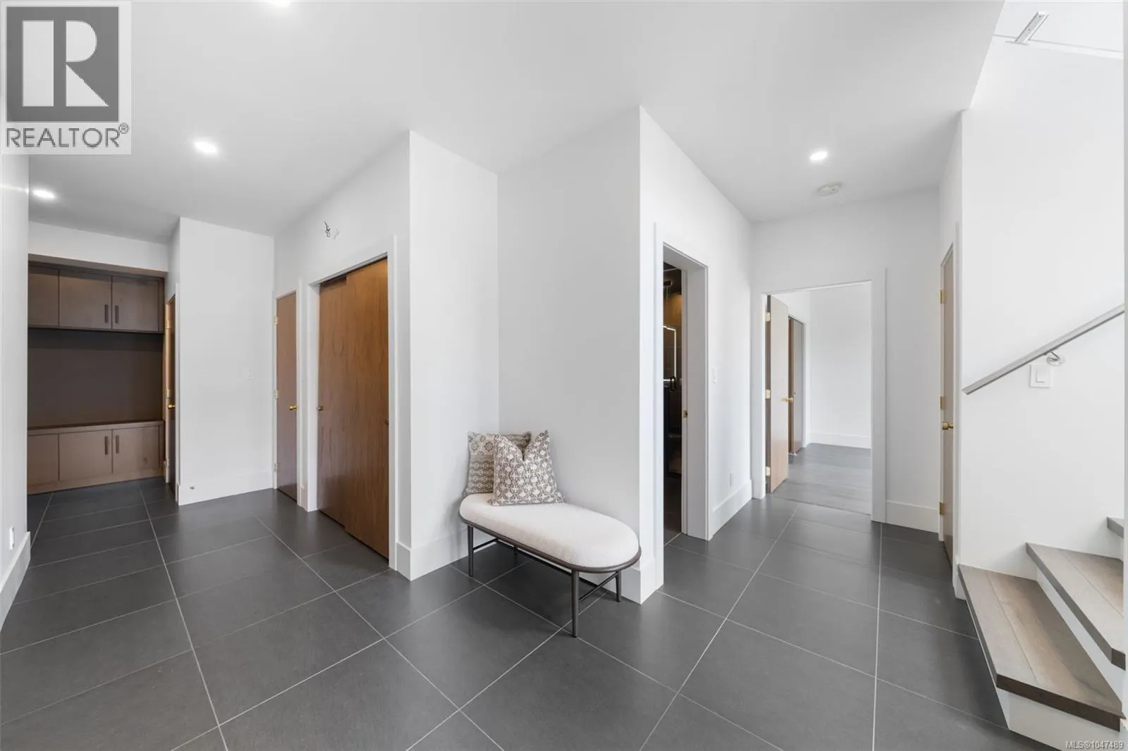 1221 Viewtop Rd