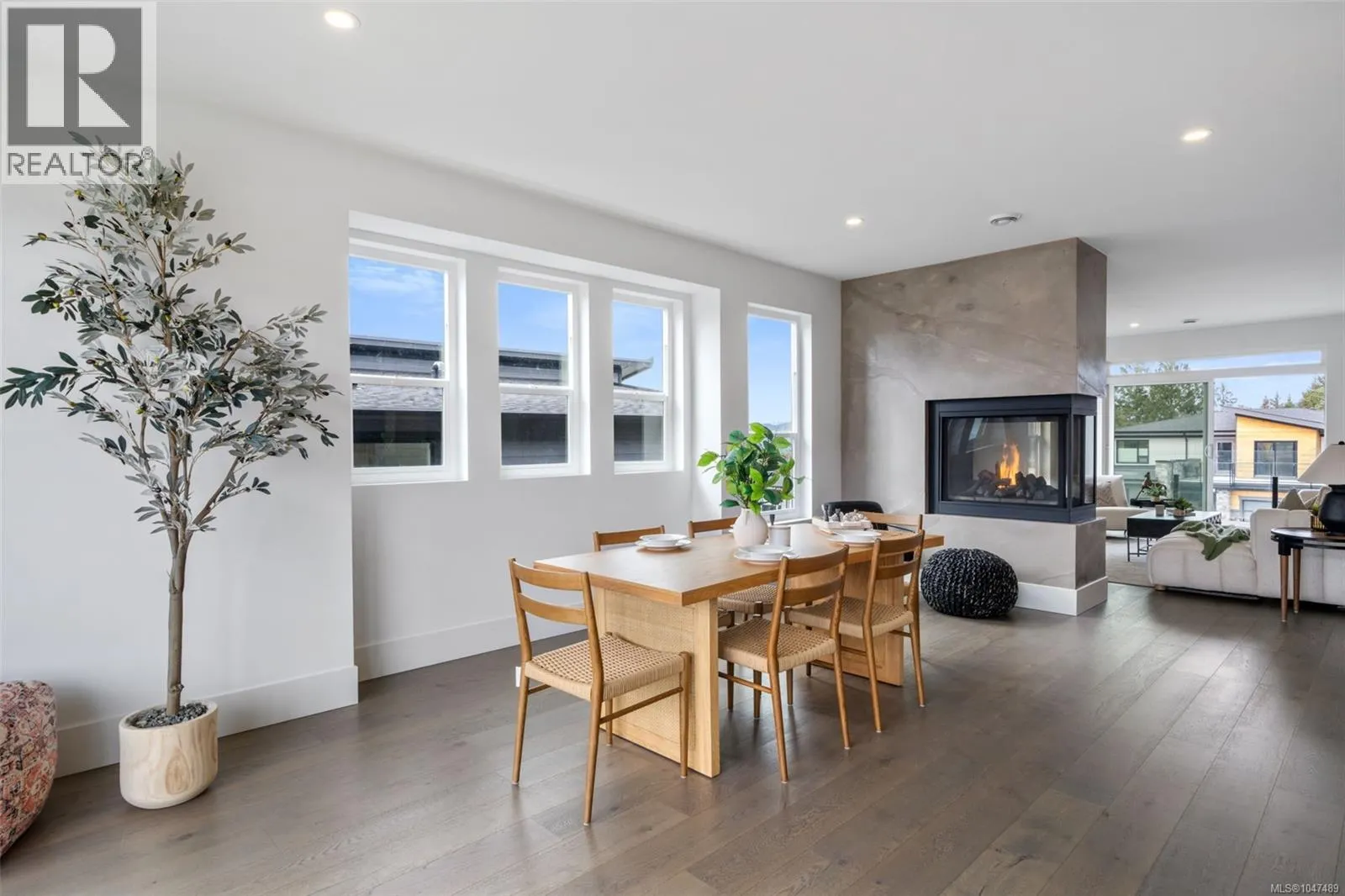 1221 Viewtop Rd
