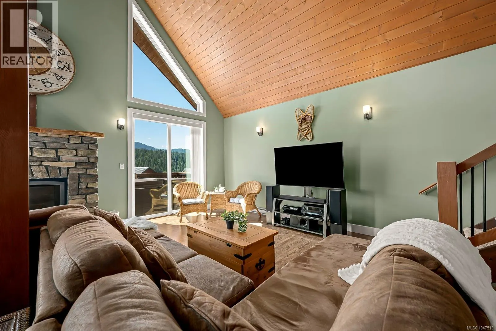 880 Cruikshank Ridge