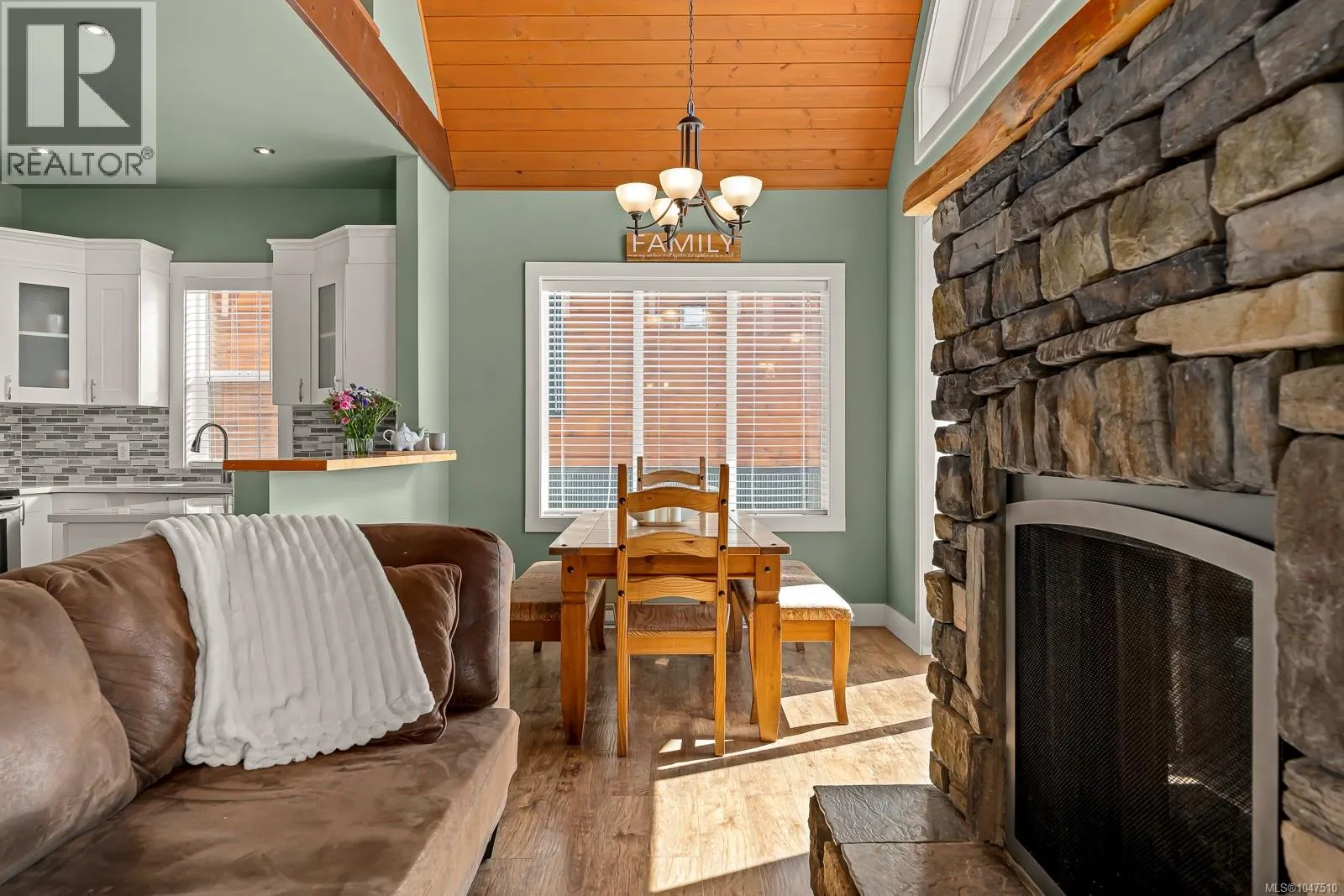 880 Cruikshank Ridge