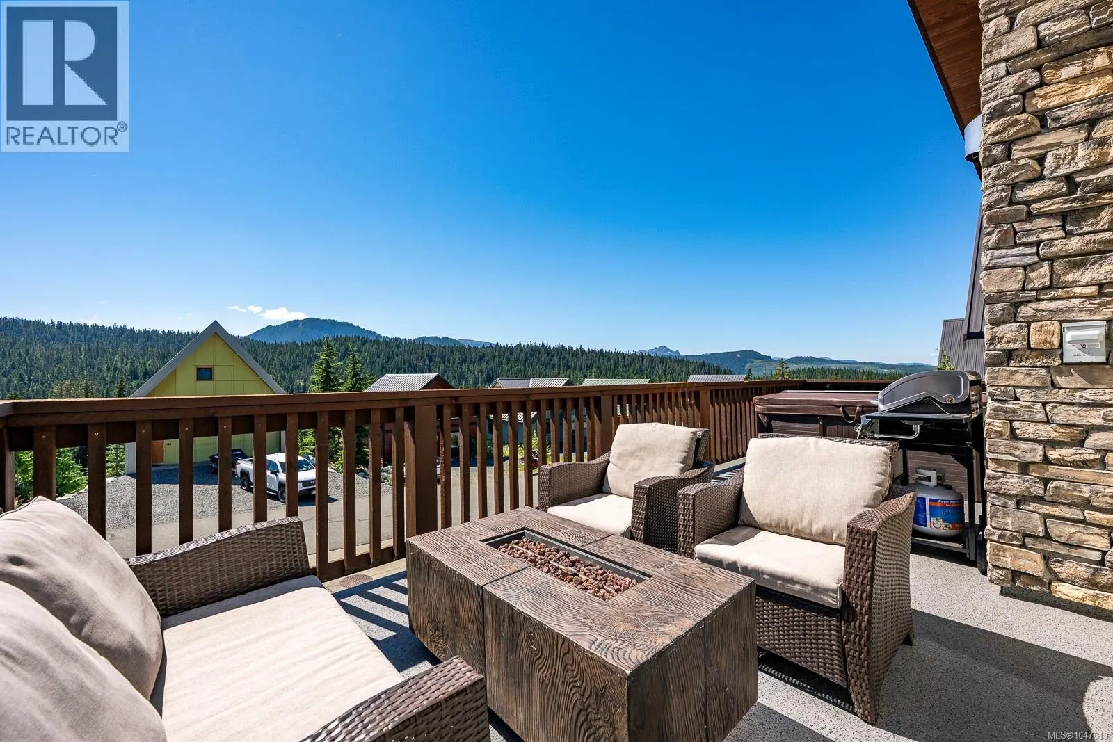 880 Cruikshank Ridge