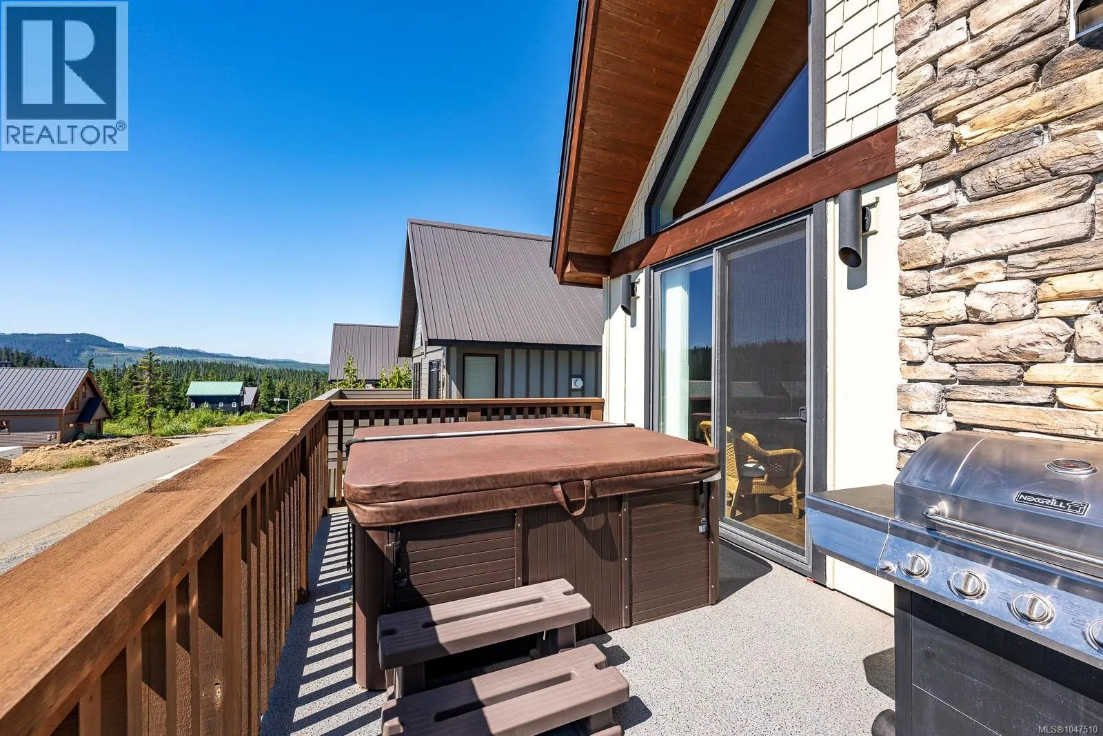 880 Cruikshank Ridge