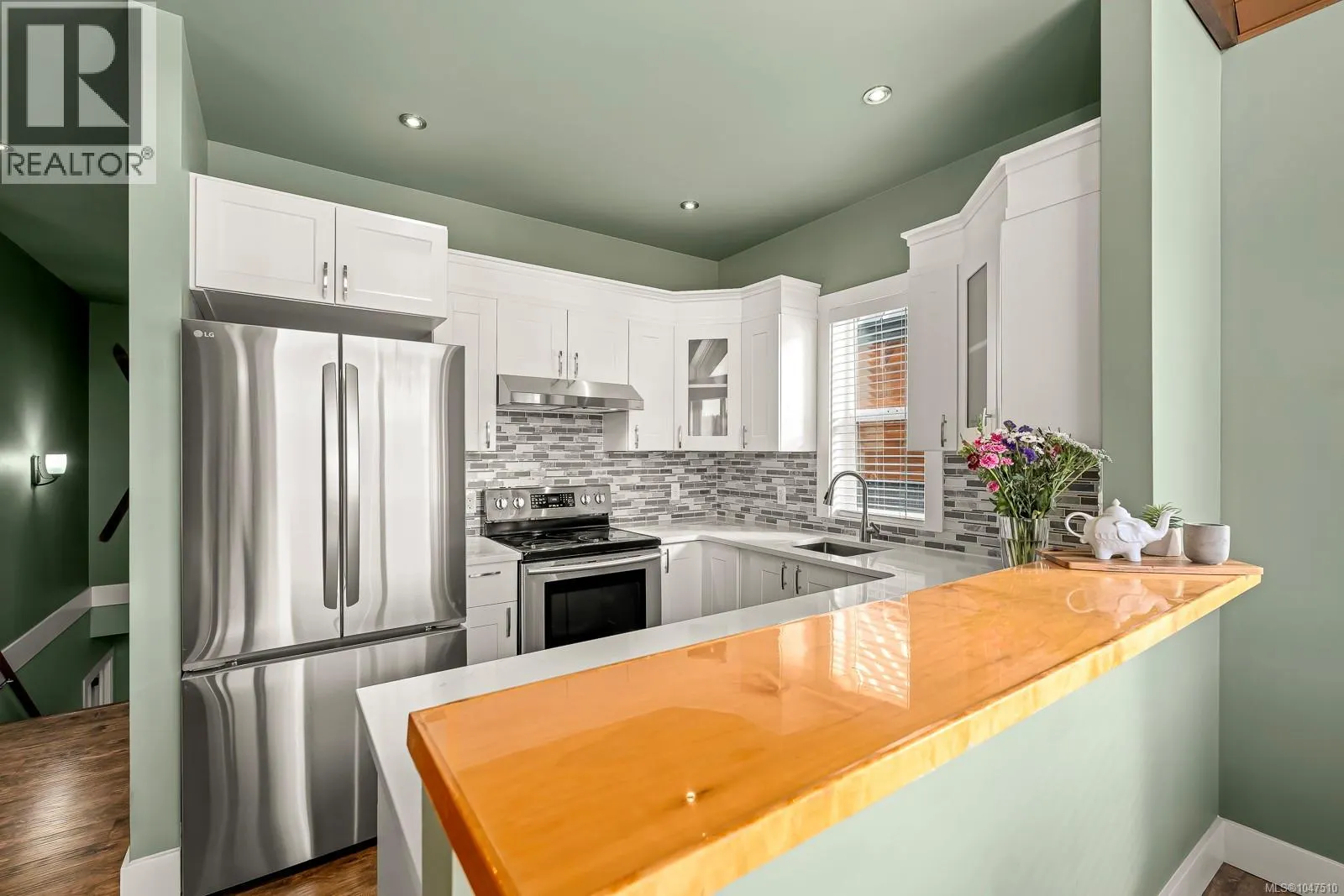 880 Cruikshank Ridge