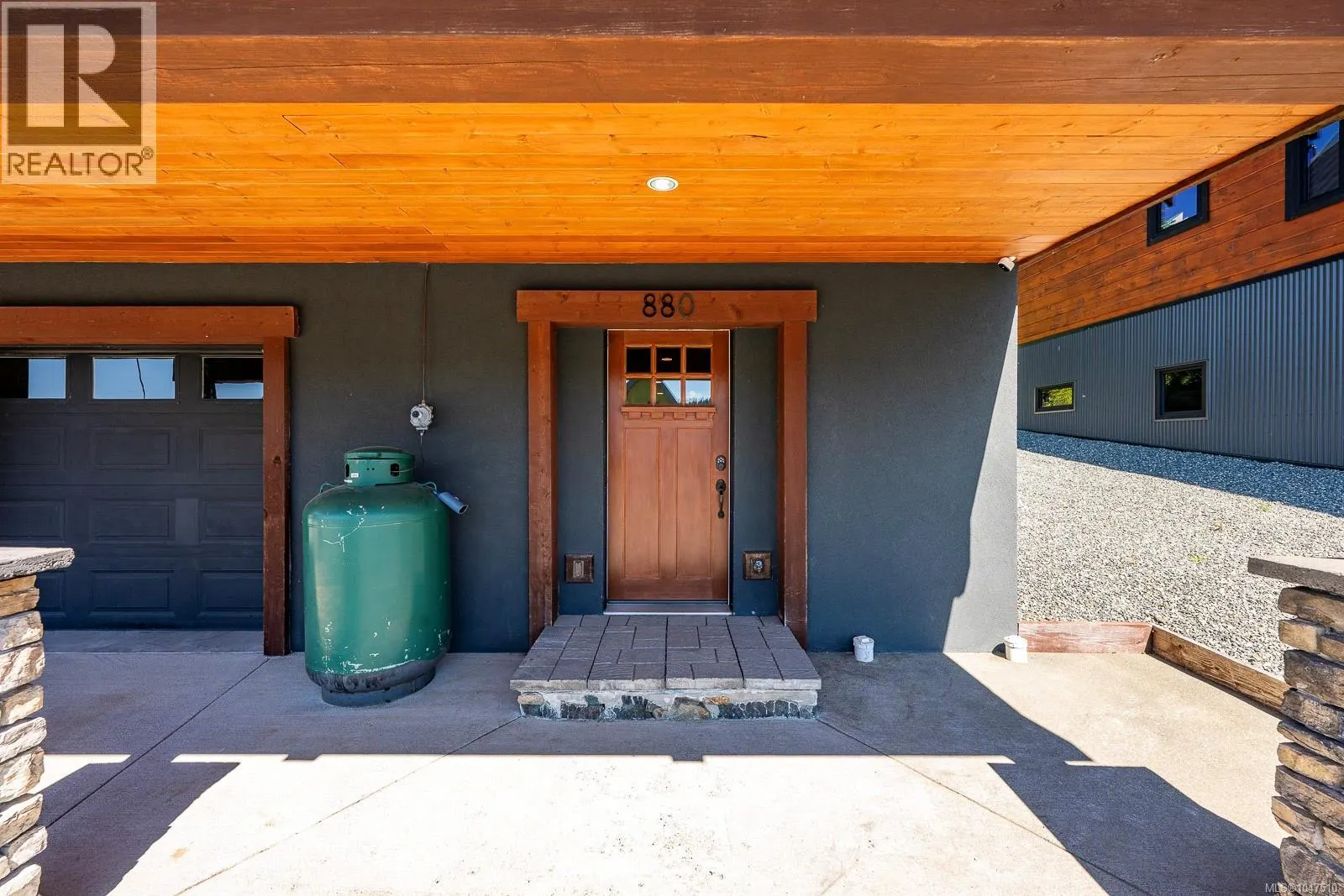 880 Cruikshank Ridge