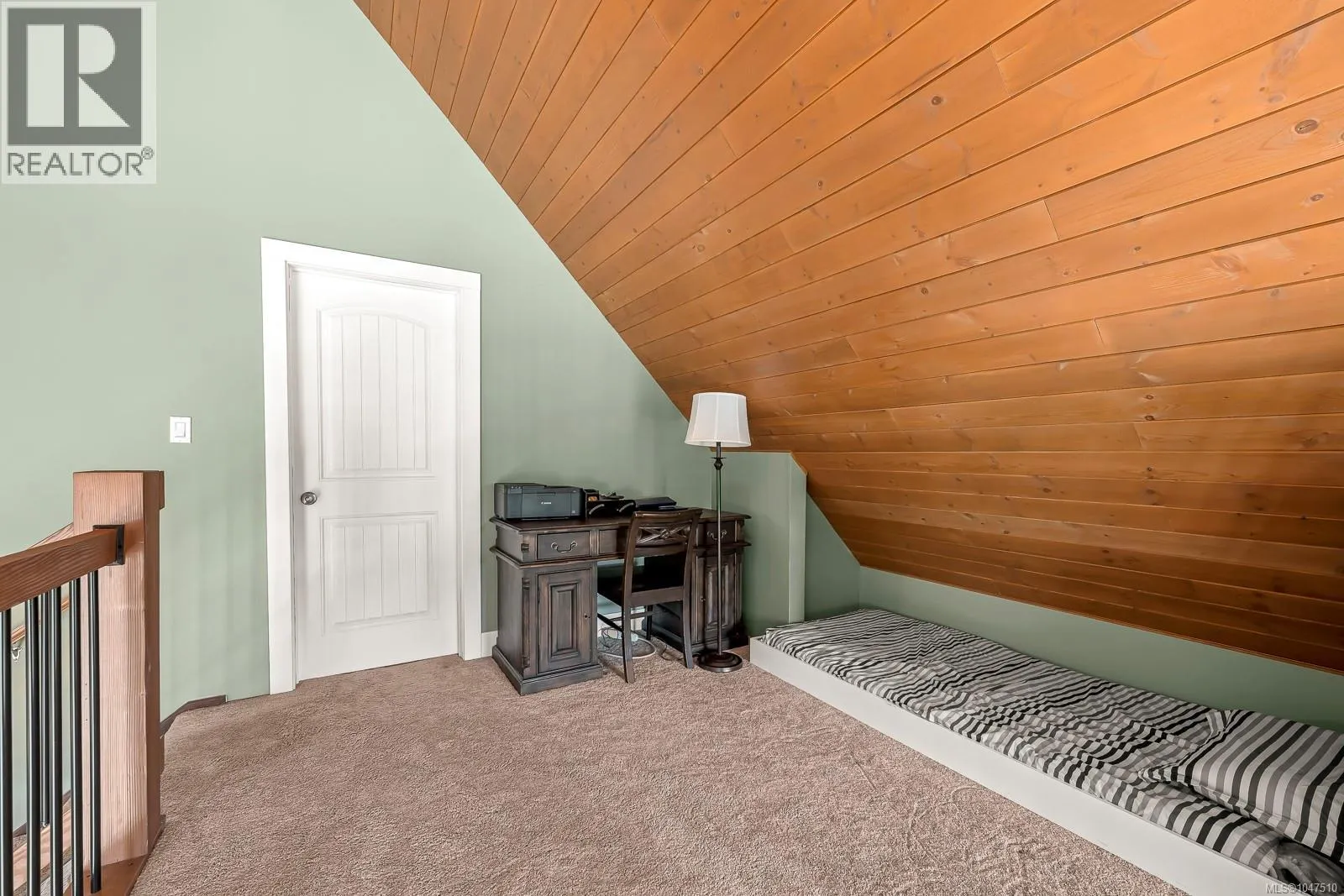 880 Cruikshank Ridge