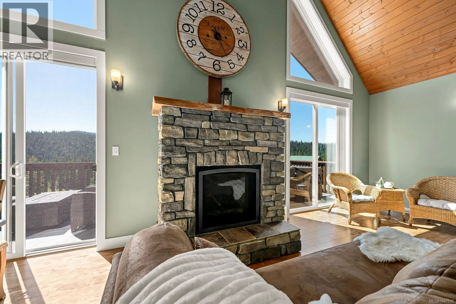 880 Cruikshank Ridge