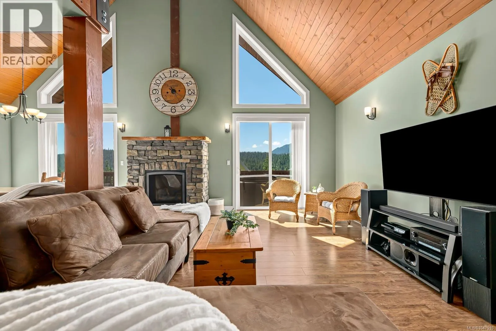 880 Cruikshank Ridge