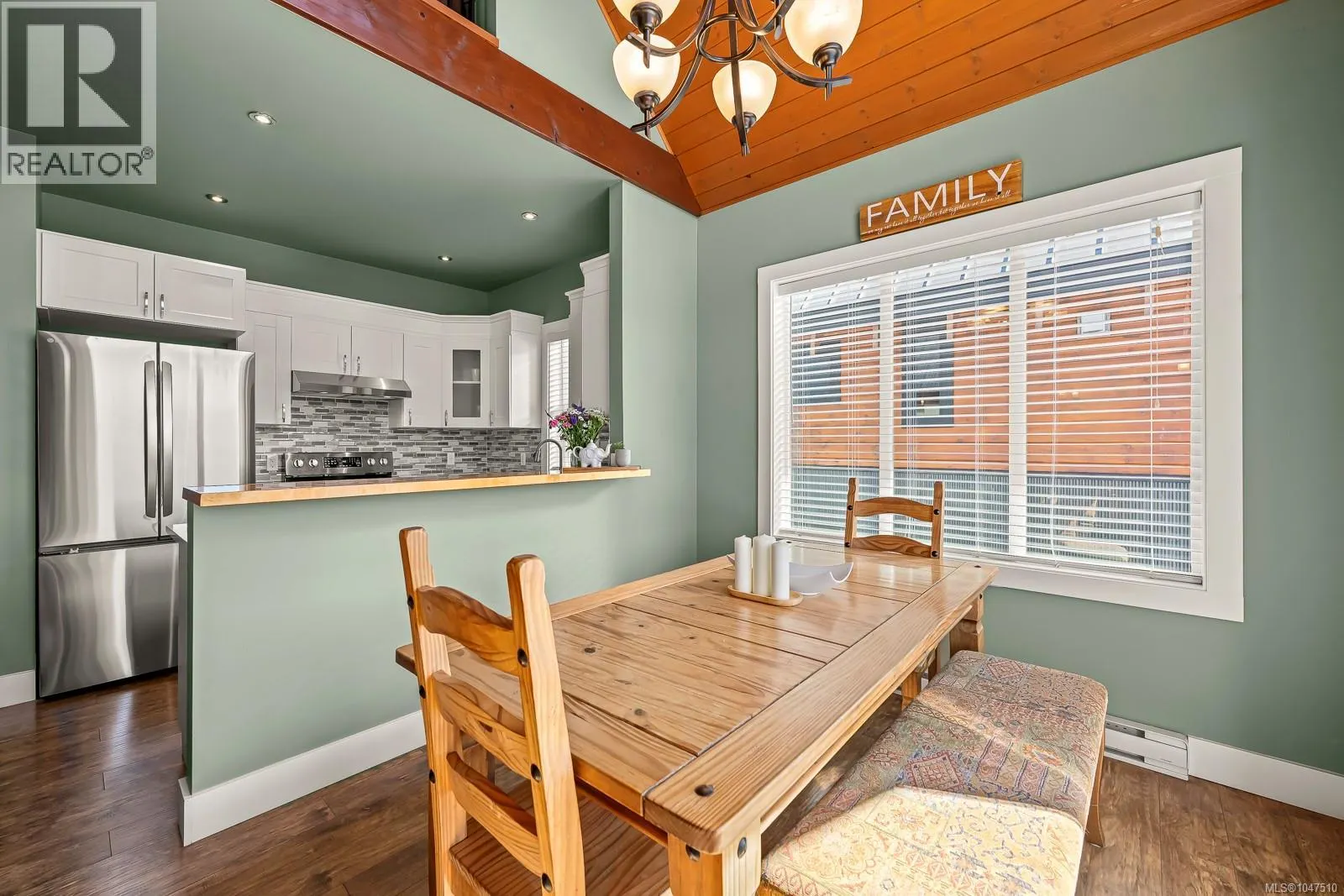 880 Cruikshank Ridge
