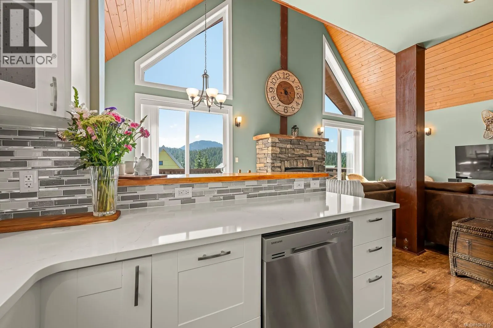 880 Cruikshank Ridge
