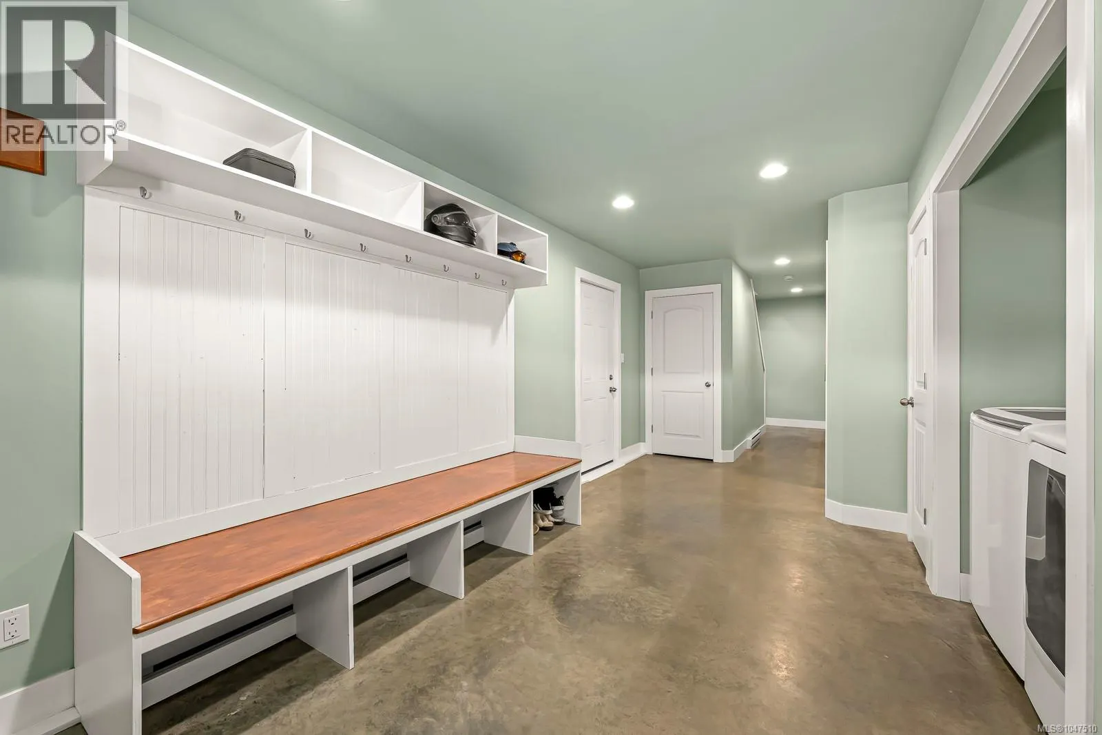880 Cruikshank Ridge