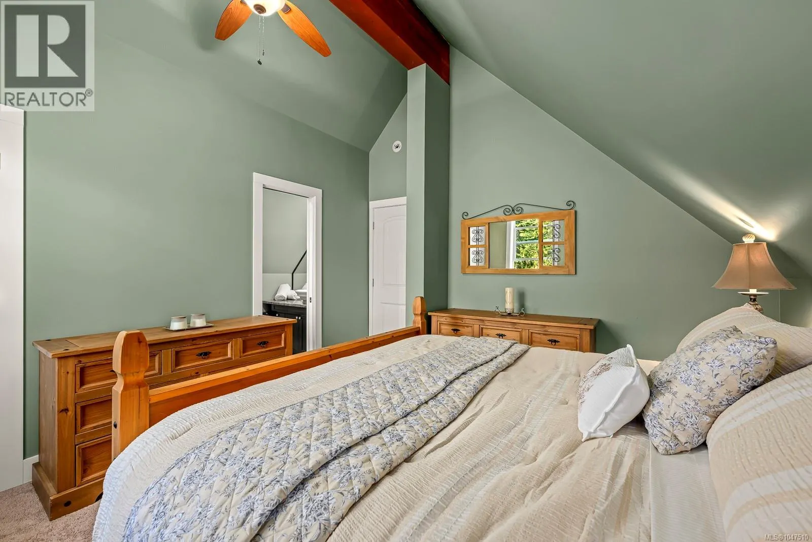 880 Cruikshank Ridge