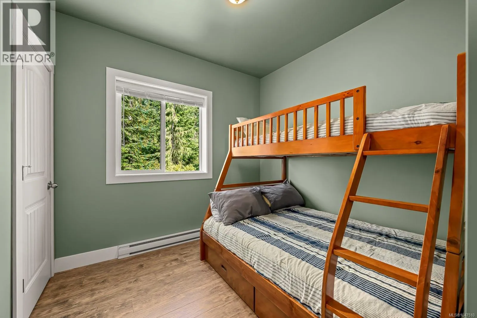 880 Cruikshank Ridge