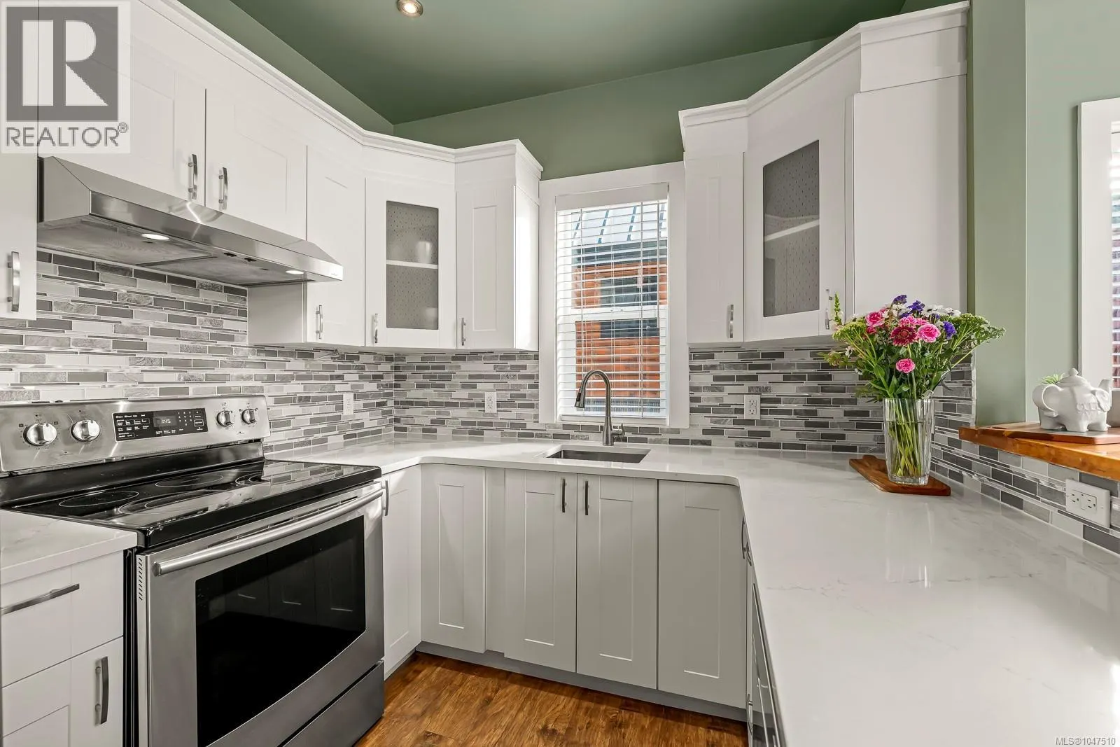 880 Cruikshank Ridge