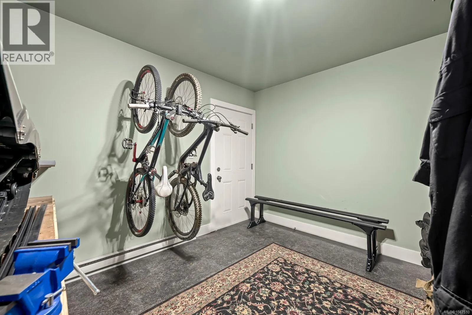 880 Cruikshank Ridge