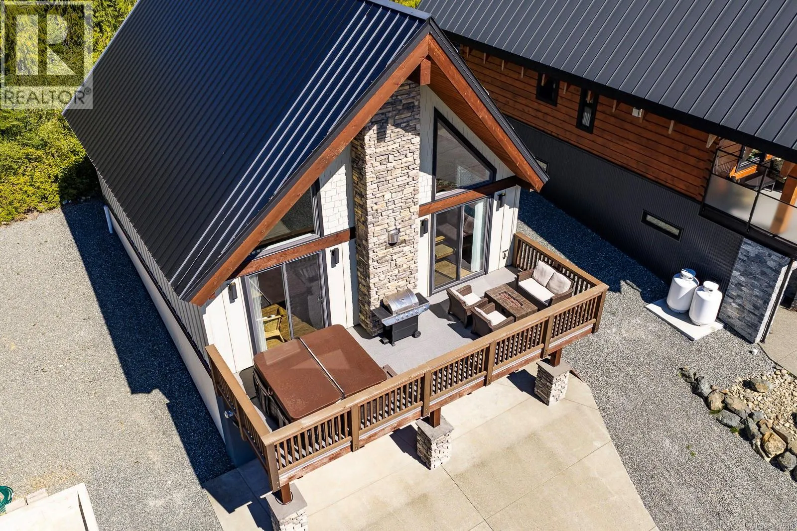 880 Cruikshank Ridge