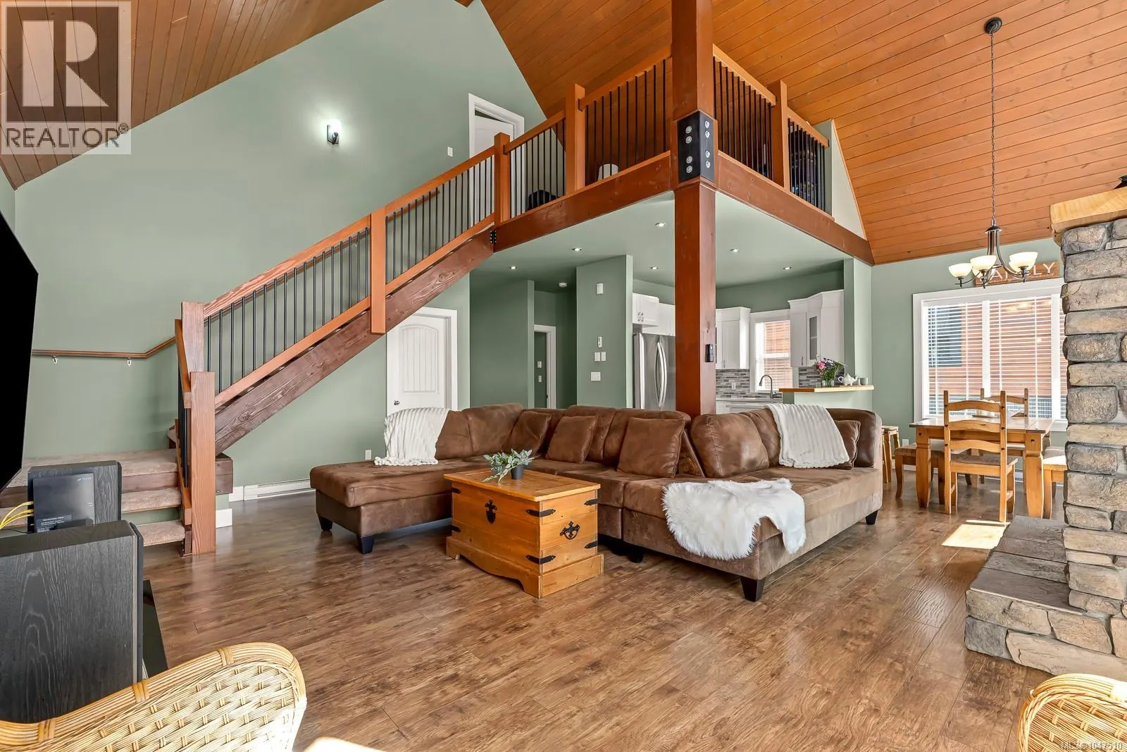 880 Cruikshank Ridge