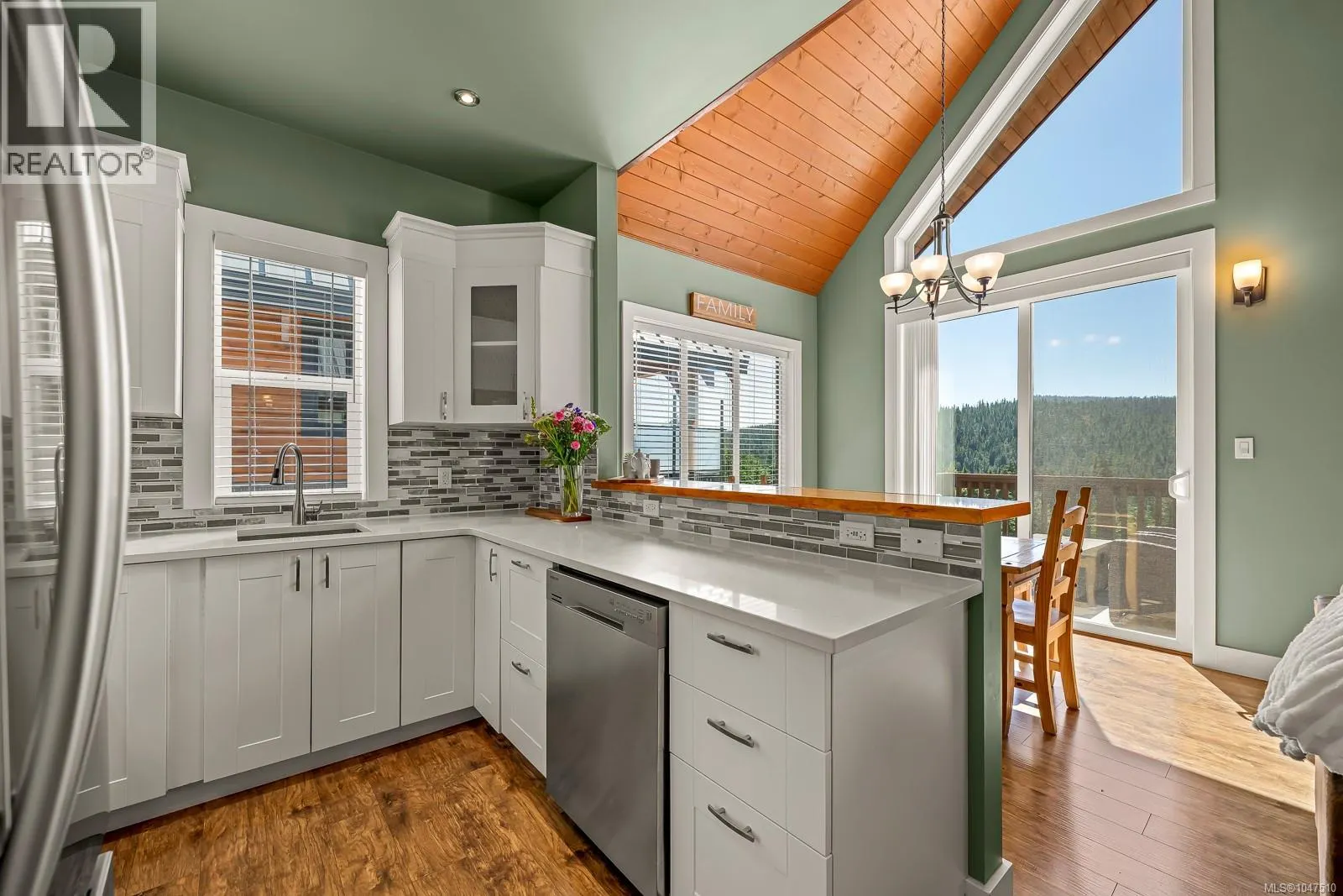 880 Cruikshank Ridge