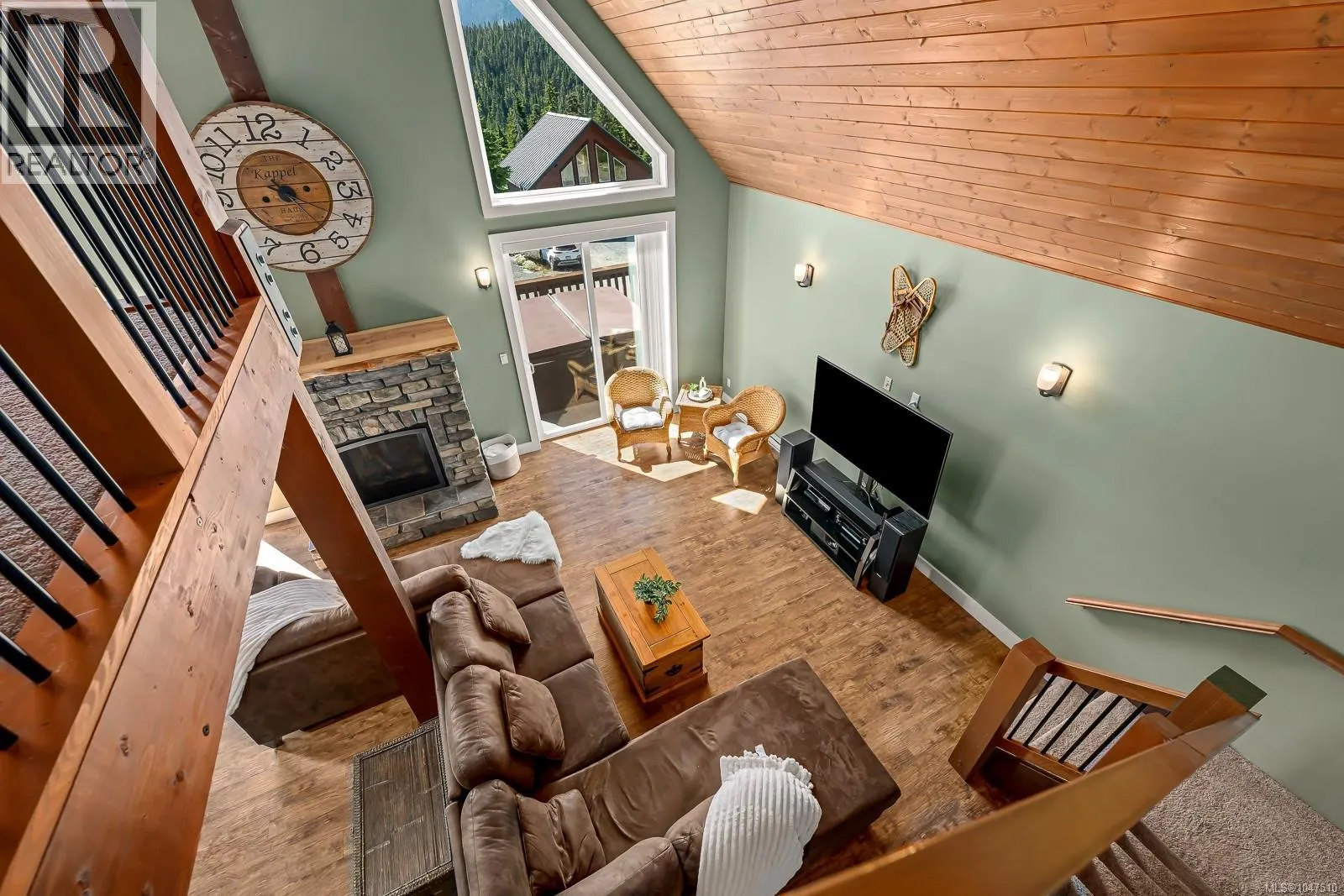 880 Cruikshank Ridge