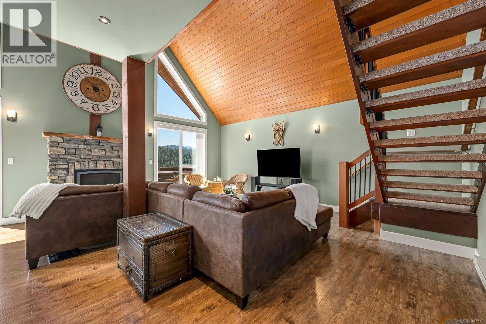 880 Cruikshank Ridge