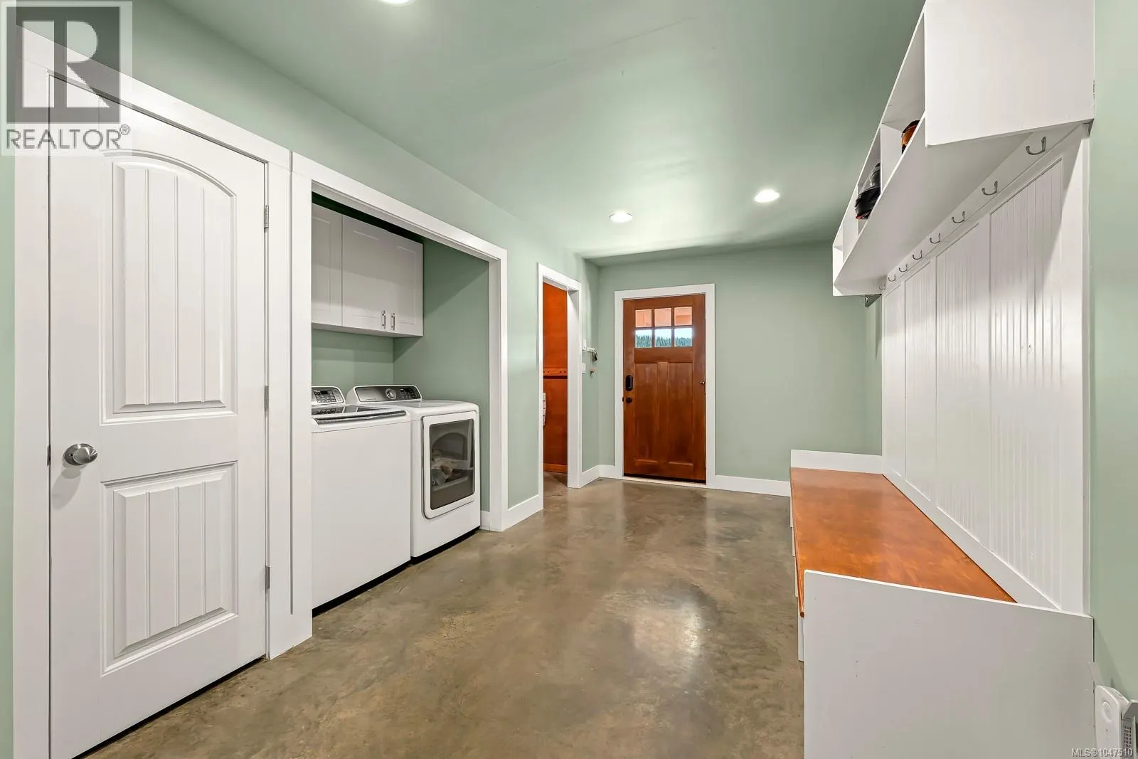 880 Cruikshank Ridge
