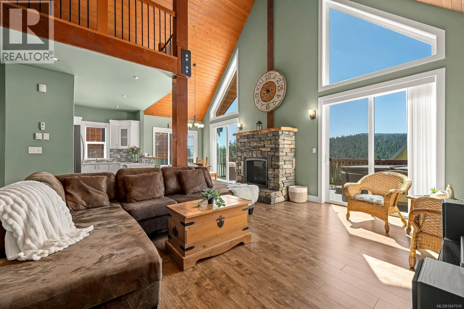 880 Cruikshank Ridge