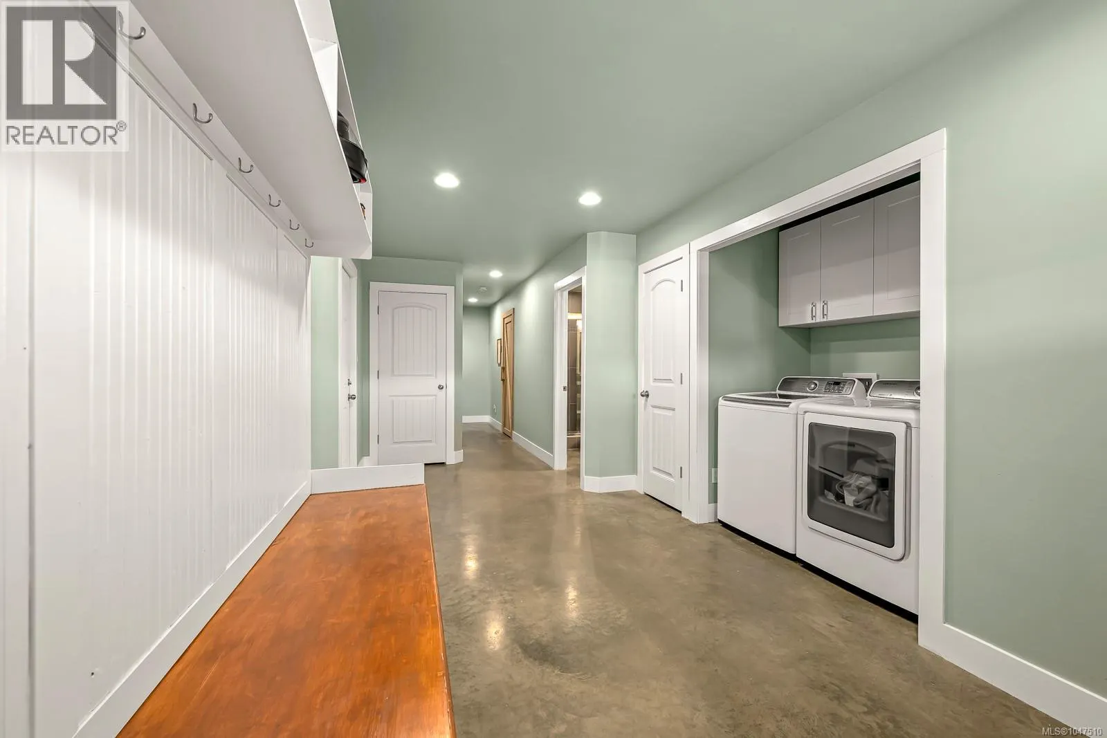 880 Cruikshank Ridge