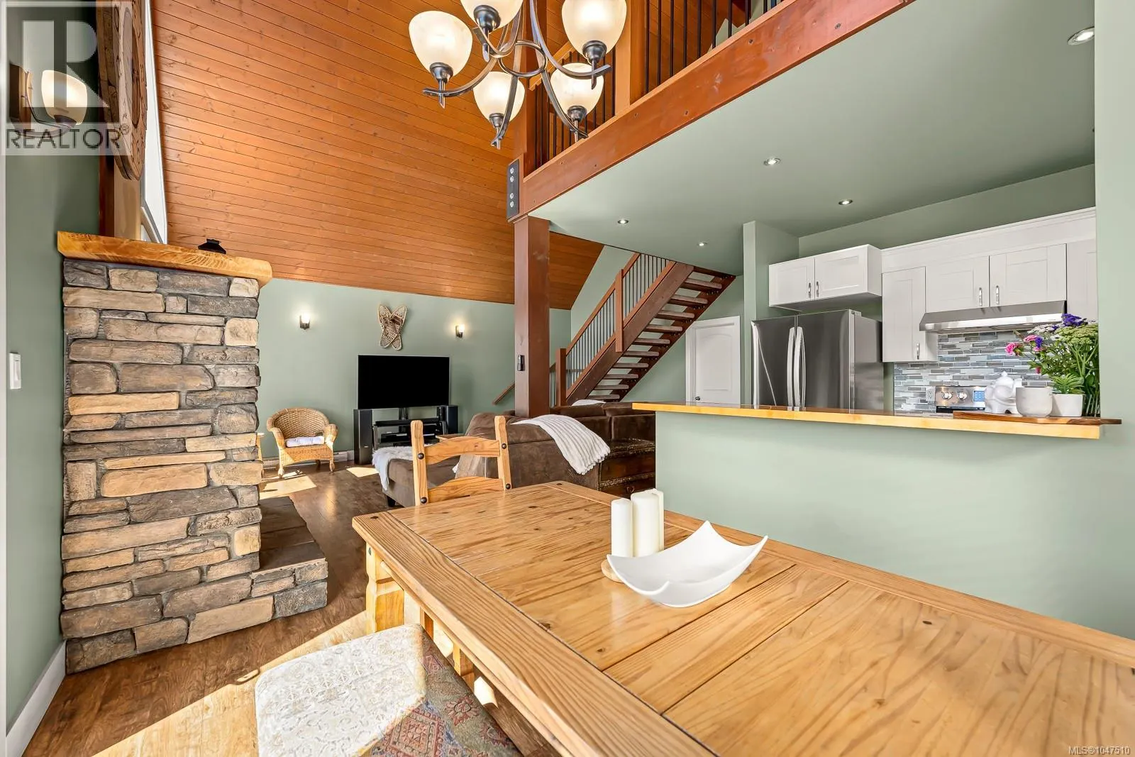 880 Cruikshank Ridge