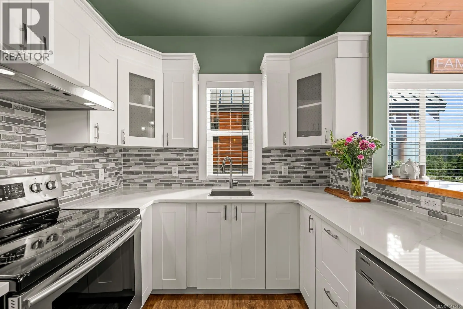 880 Cruikshank Ridge