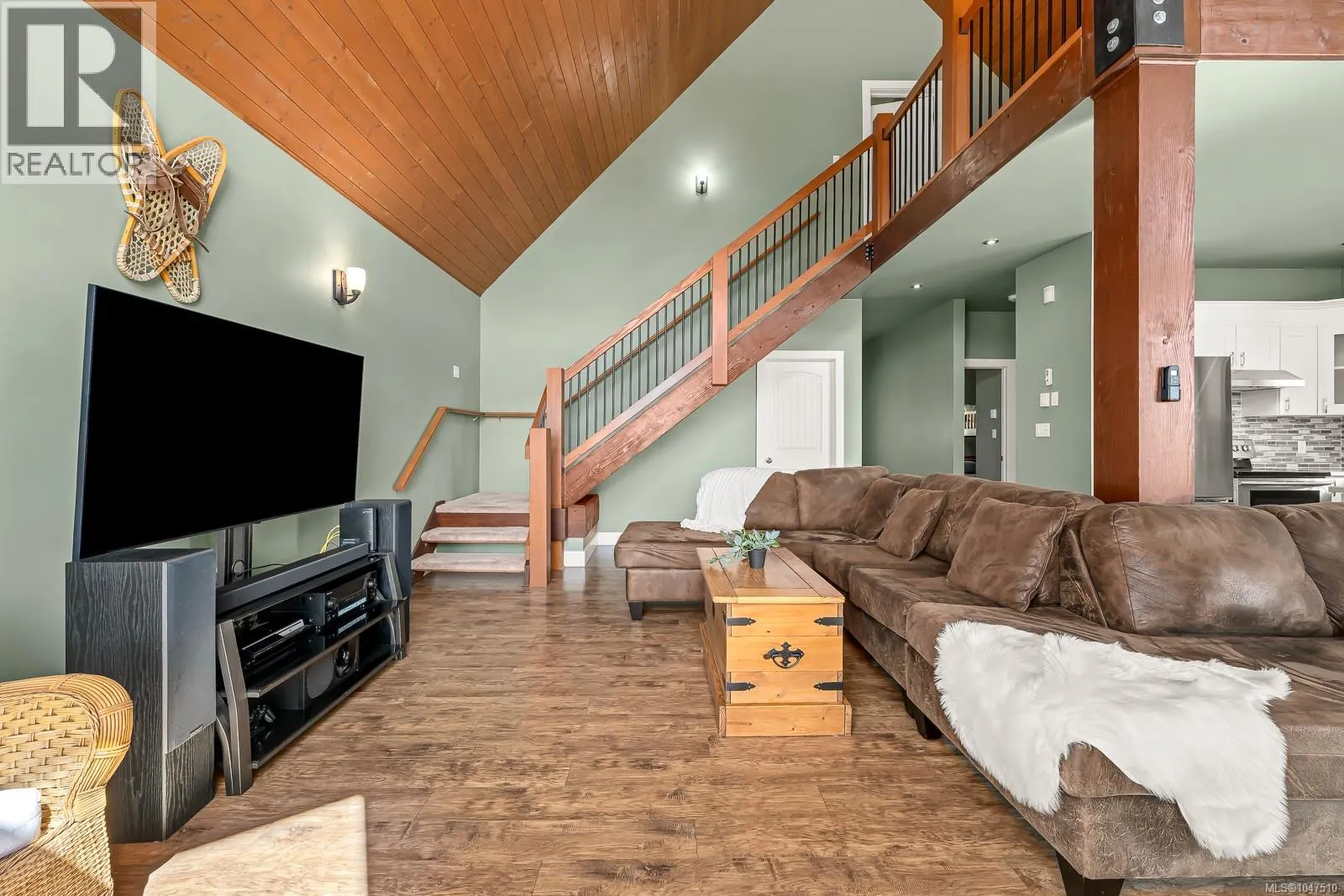 880 Cruikshank Ridge