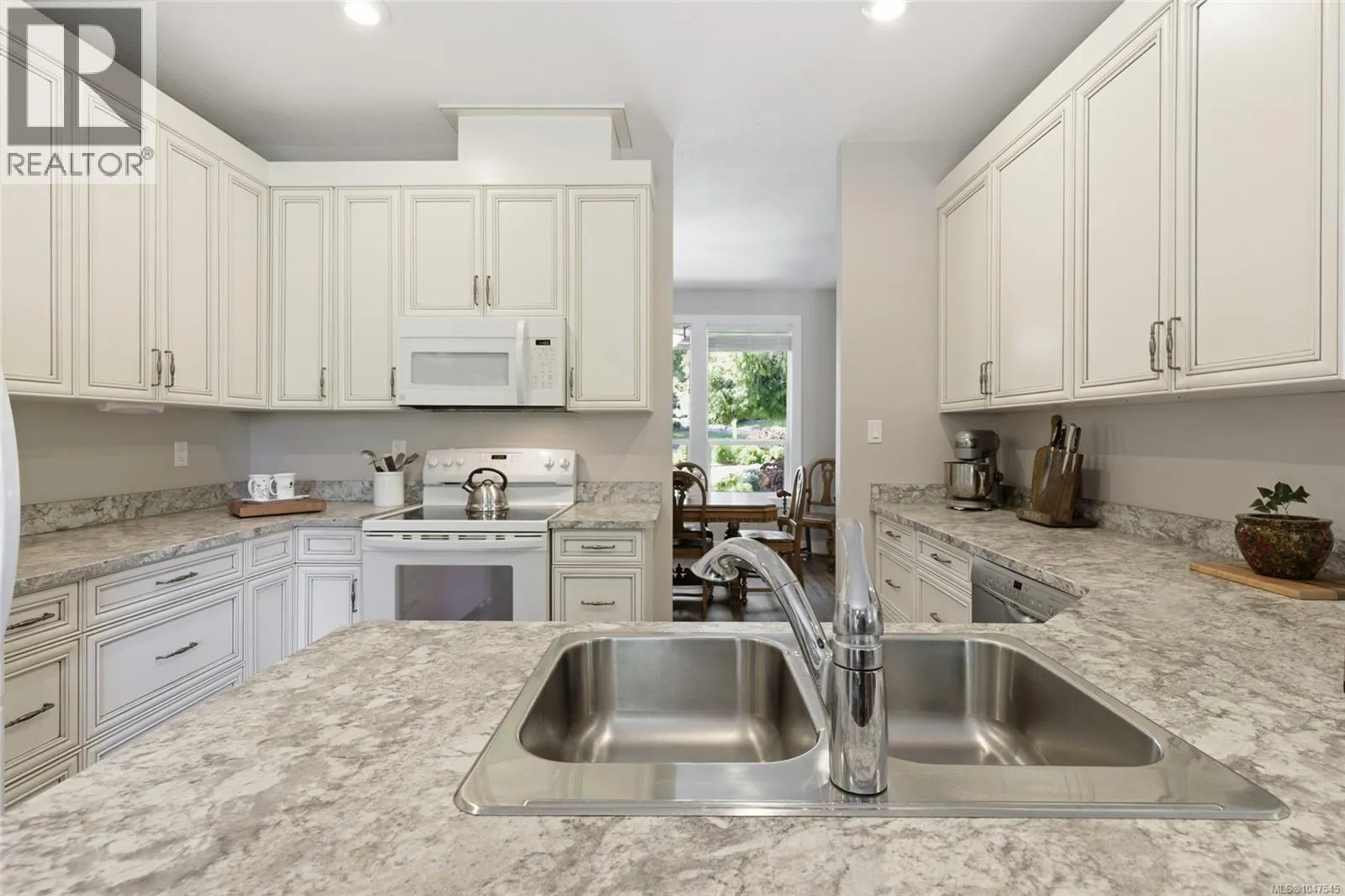 3831 Creekside Dr