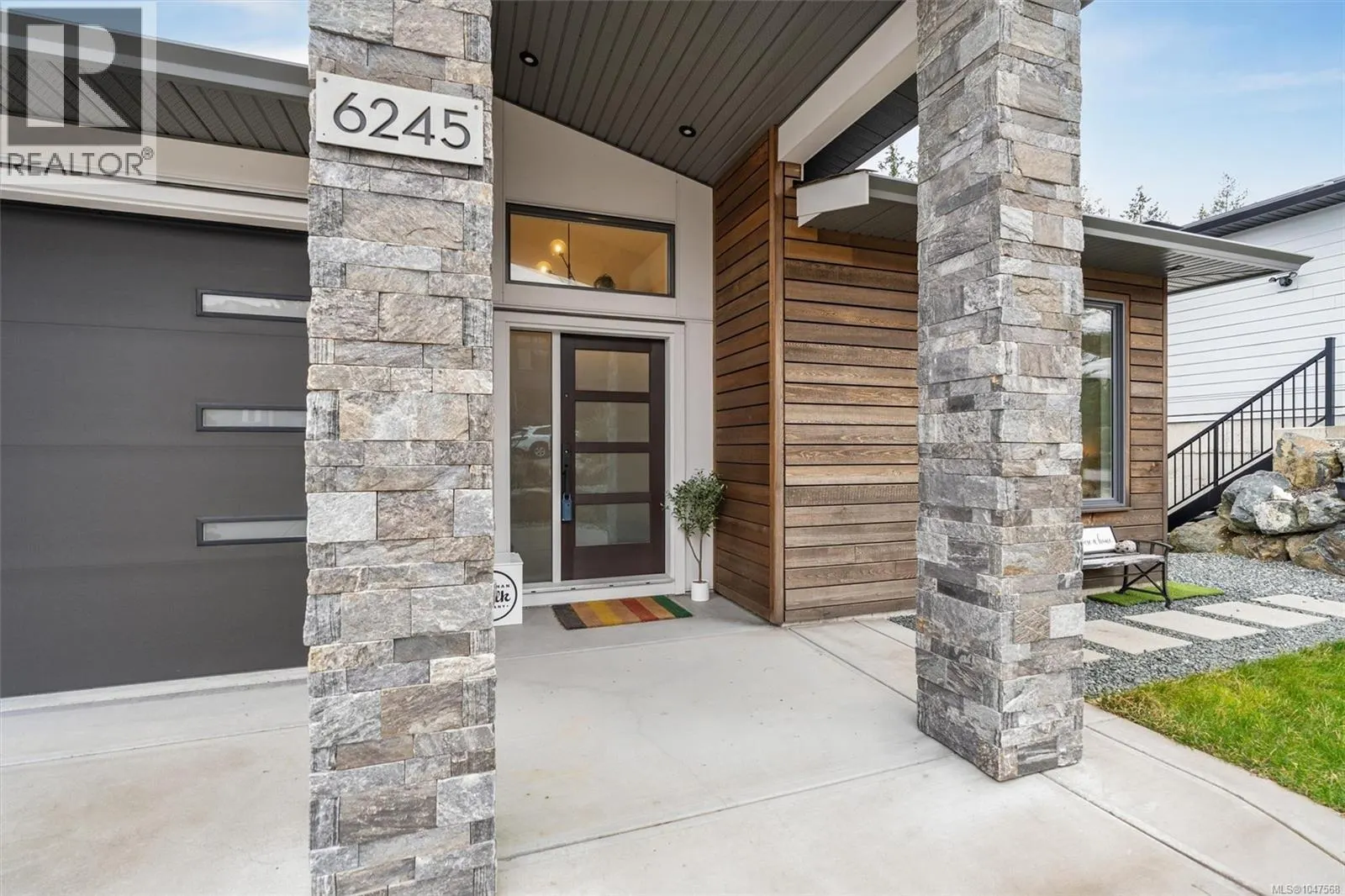 6245 Highwood Dr