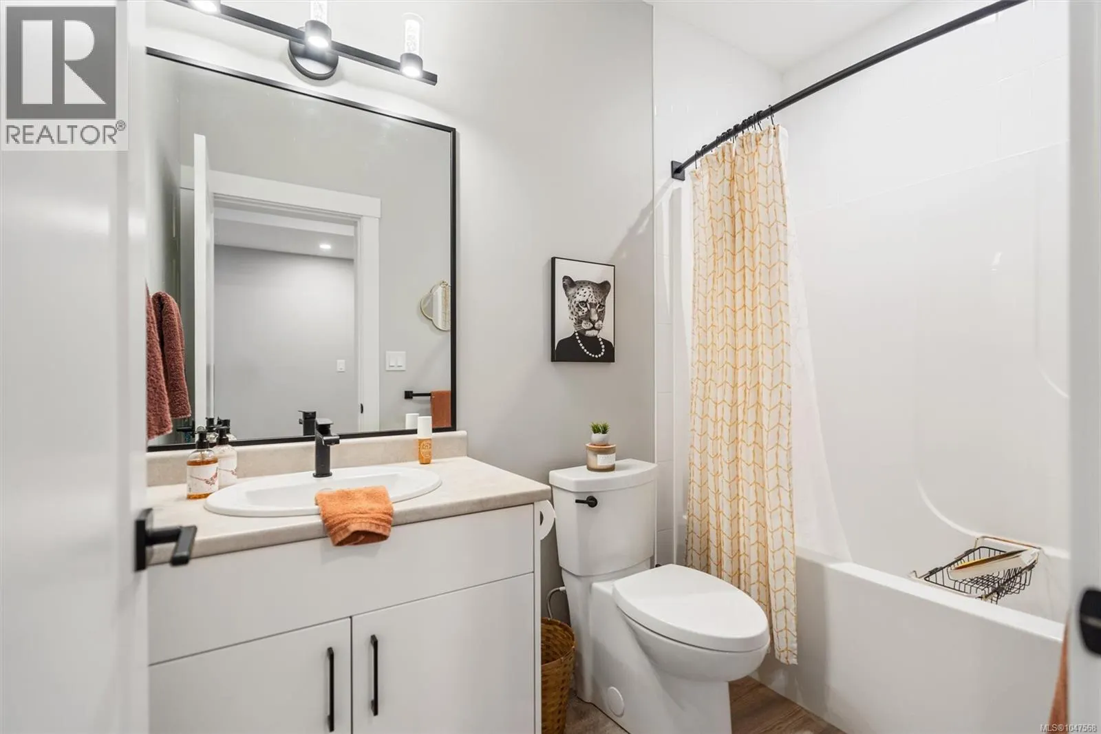 6245 Highwood Dr
