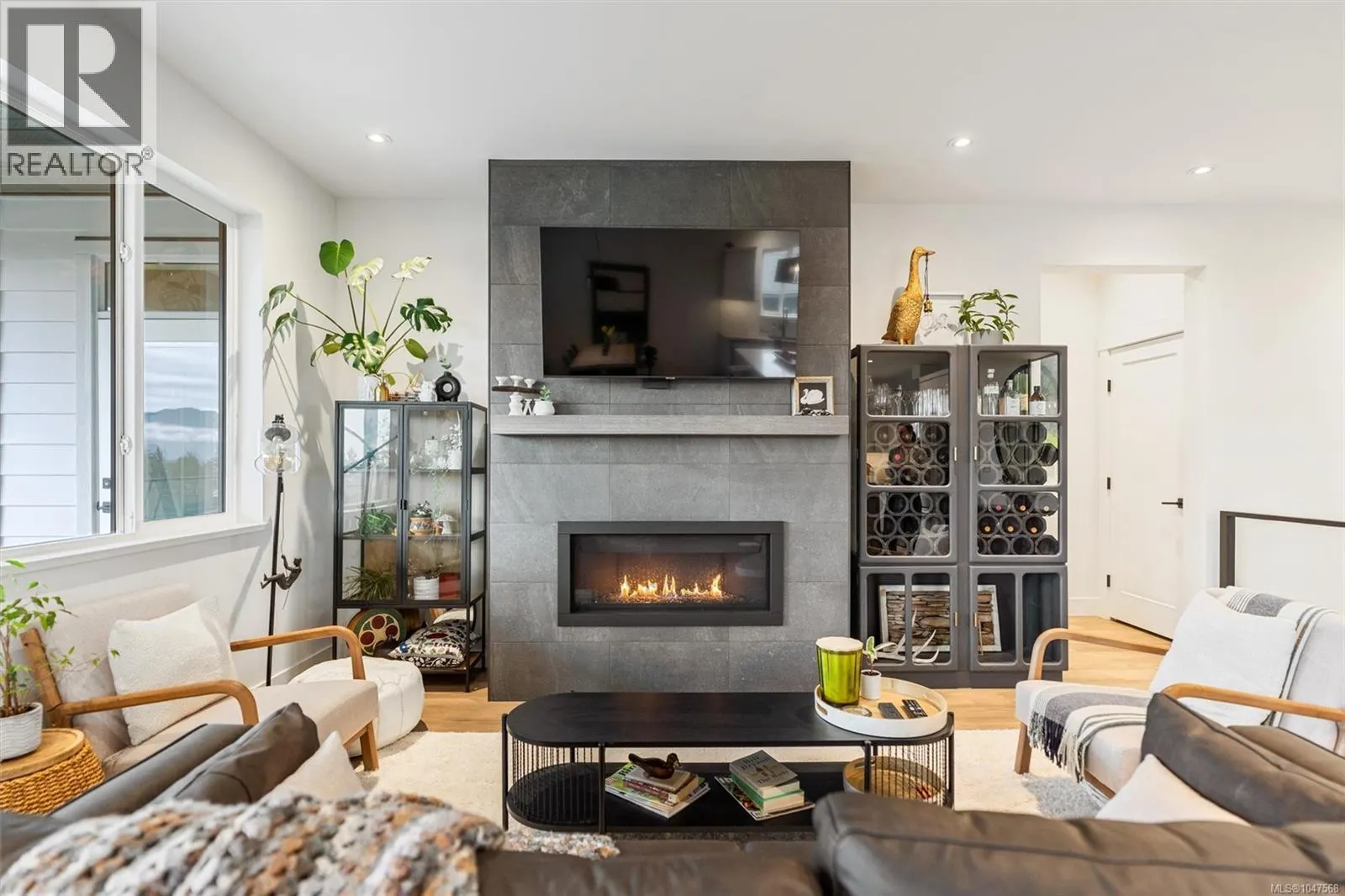 6245 Highwood Dr