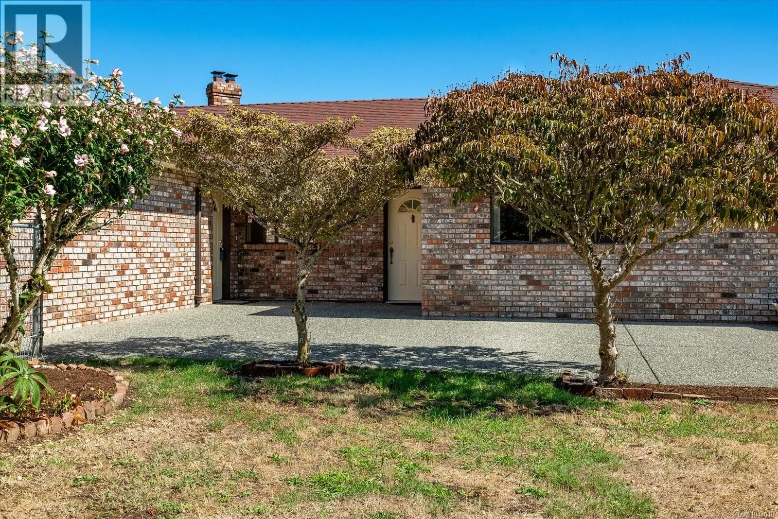 3596 Oakridge Dr