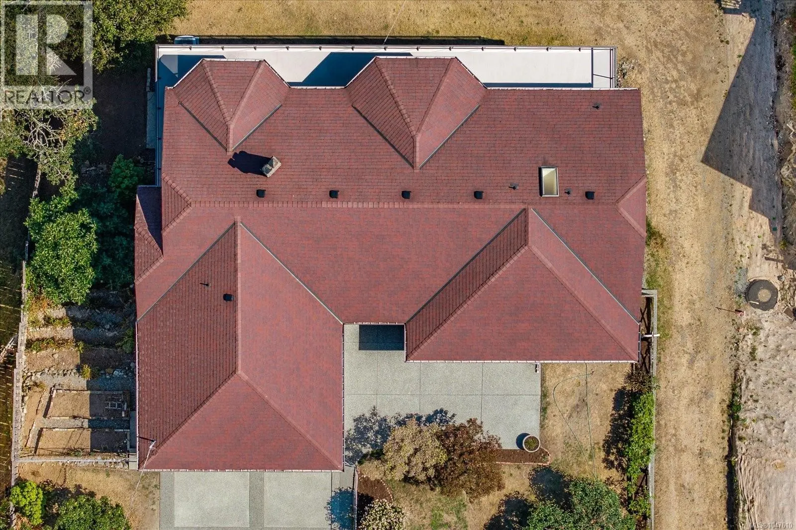 3596 Oakridge Dr