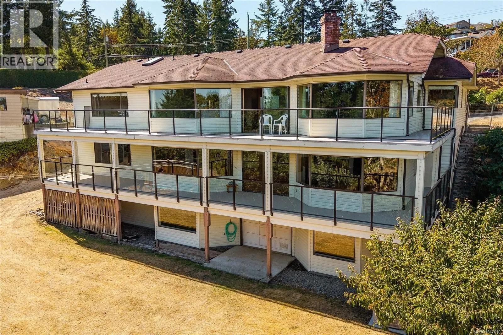 3596 Oakridge Dr