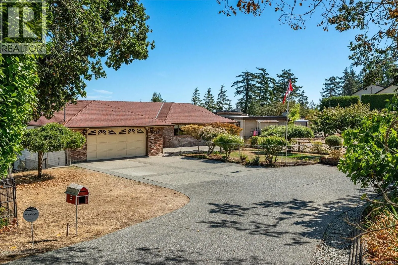 3596 Oakridge Dr